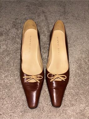 Vintage Gianni Bini Brown Leather Pointed Kitten Heels 8M READ Need Heel Caps